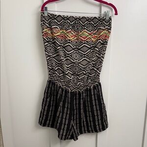 NWOT. Xhilaration Black and Cream Geometric Romper